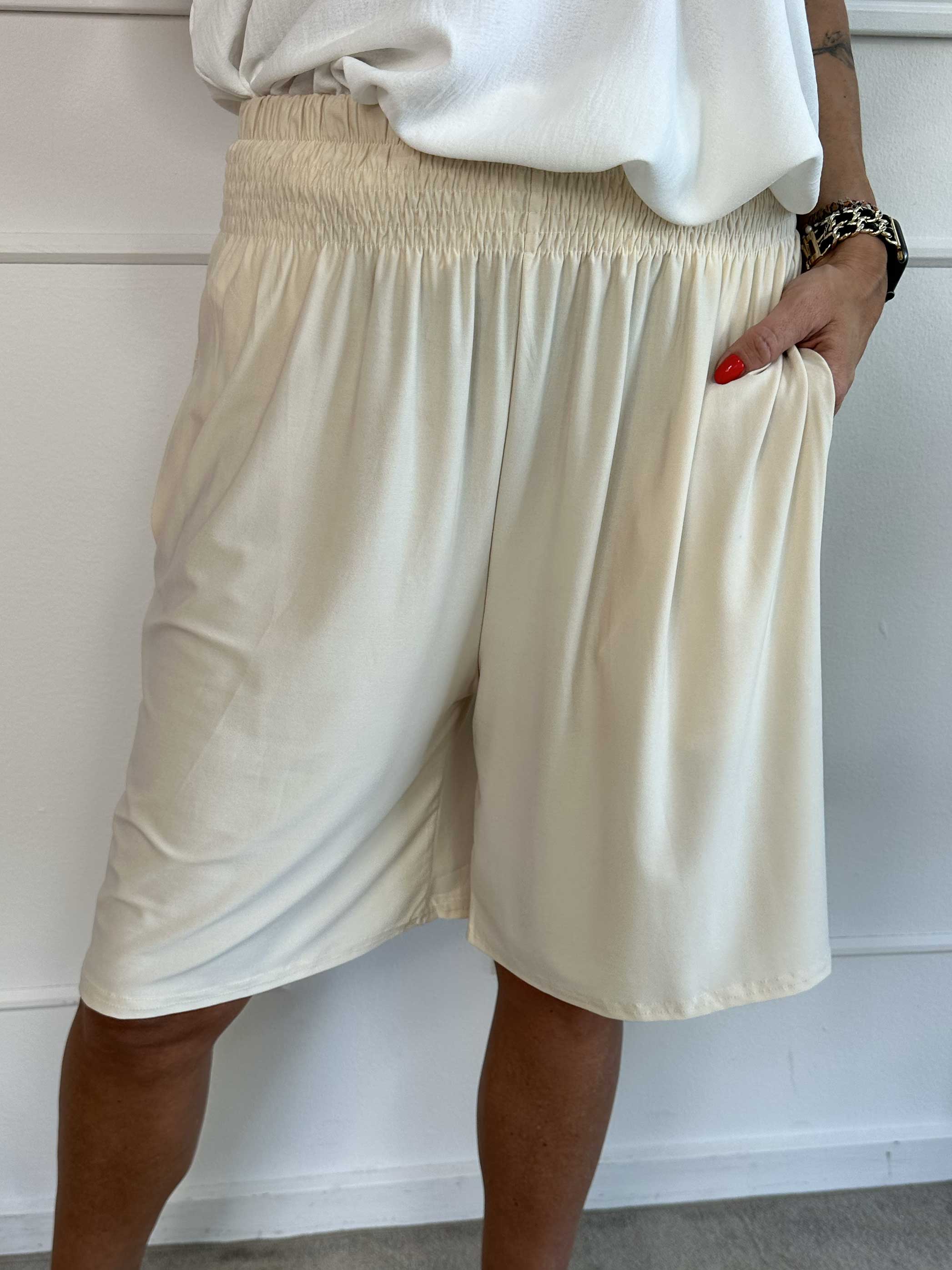 Pams Plain Short Knickers - Shorts i elastiskt tyg med resårkant